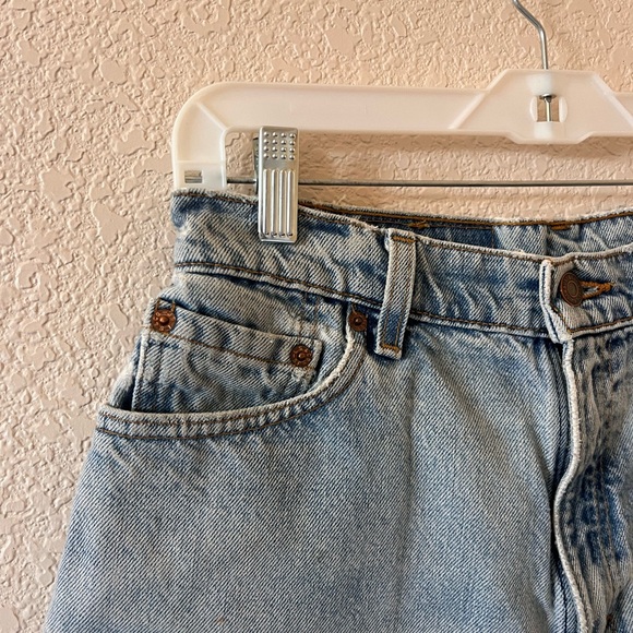 Levi’s High-Rise Light Blue Denim Jean Shorts - Picture 4 of 10